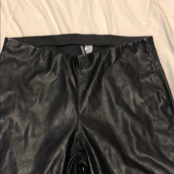 High-Waisted Faux Leather Leggings - Picture 2 of 4